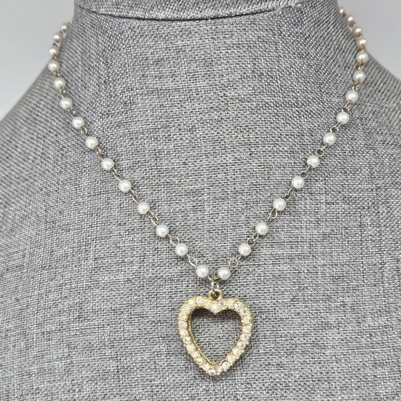 VINTAGE Reversible Aurora Borealis AB Rhinestone and Faux Pearl Heart Necklace - Picture 3 of 7